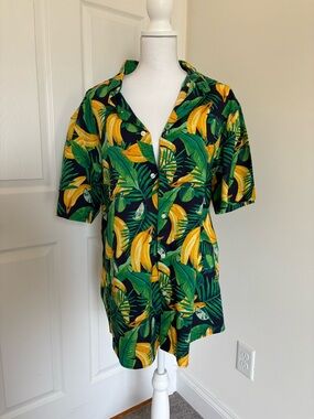 Old Navy Black Tropical Banana Print Short Sleeve Button-Down Shirt
